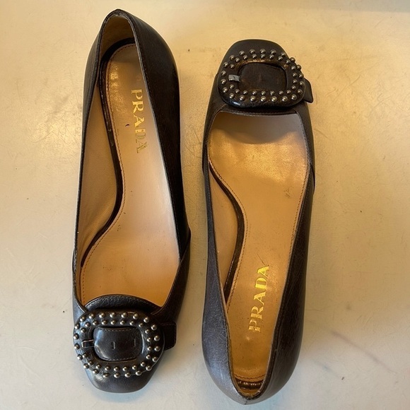 Prada Grey Kitten Block Heel.Buckled Front Round Studding Pumps 37.5. A1544 - Picture 1 of 10